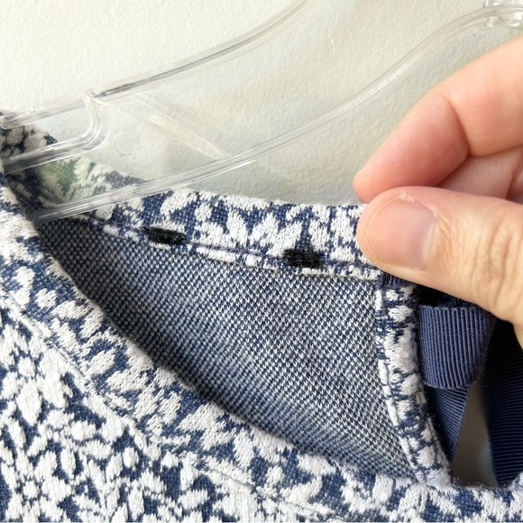 Talbots woven tapestry short sleeved top with tie neck in back - Picture 6 of 7